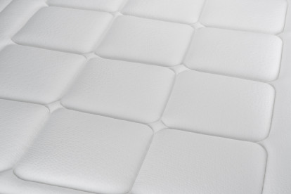 Matelas 140x190 cm Ressorts ensachés et Mémoire de forme - Vital Form
