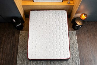 Pack lit complet 140x190 cm - Matelas + Sommier Noir (en kit) + 2 oreillers + Couette - Boost