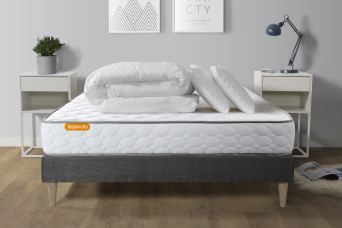 Pack lit complet 160x200 cm - Matelas + Sommier Gris (en kit) + 2 oreillers + Couette - Memo Pack lit complet 160x200 cm - Matelas + Sommier Gris (en kit) + 2 oreillers + Couette - Memo