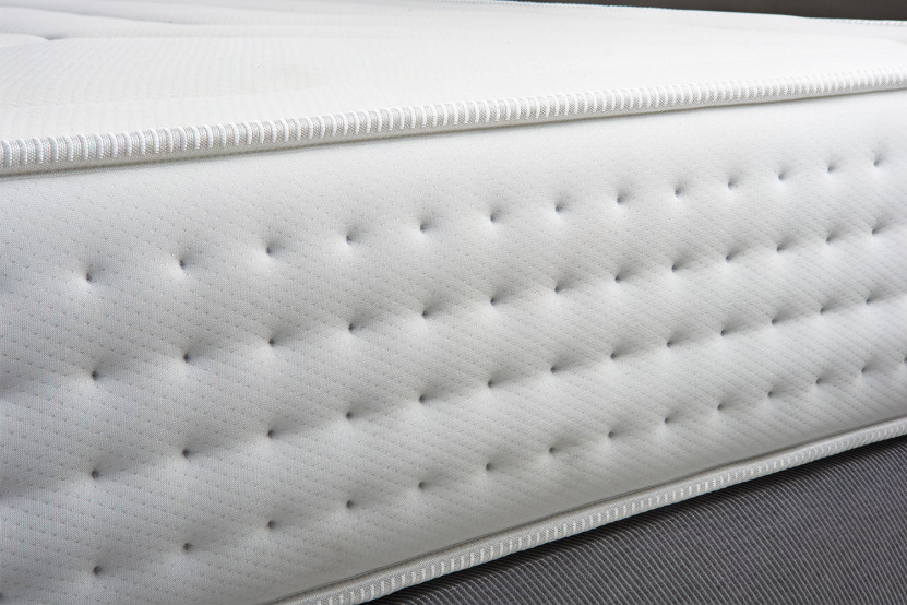 Pack lit complet 200x200 cm - Matelas + 2 Sommiers Blancs + 2 oreillers + Couette - Vingt-Quatre