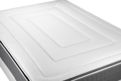 Pack lit complet 140x190 cm - Matelas + Sommier Blanc (en kit) + 2 oreillers + Couette - Vingt-Six PLUS