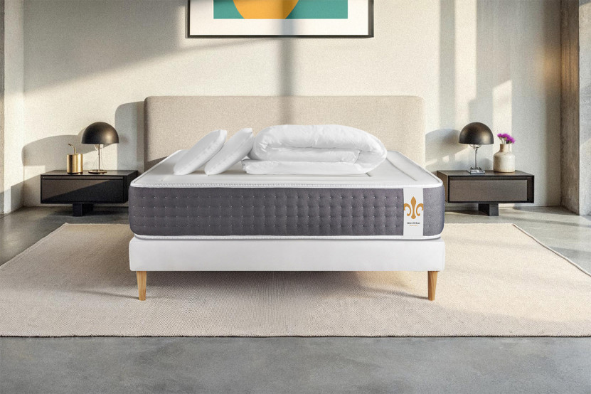 Pack lit complet 140x190 cm - Matelas + Sommier Blanc (en kit) + 2 oreillers + Couette - Vingt-Six