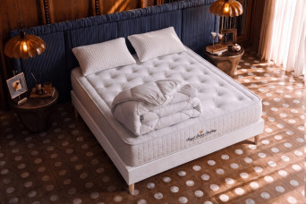 Pack lit complet 180x200 cm - Matelas + Sommier Blanc (en kit) + 2 oreillers + Couette - Buckingham