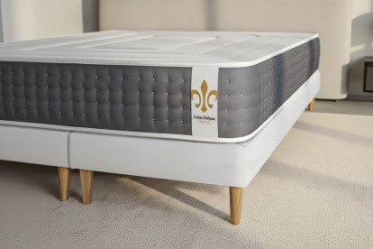 Pack lit complet 140x200 cm - Matelas + Sommier Gris + 2 oreillers + Couette - Vingt-Six