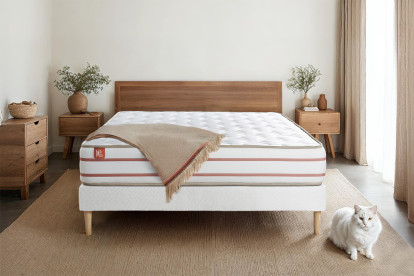 Pack lit complet 200x200 cm - Matelas + Sommier Blanc (en kit) + 2 oreillers + Couette - Le Doux