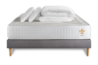 Pack lit complet 140x200 cm - Matelas + Sommier Gris + 2 oreillers + Couette - Vingt-Quatre Pack lit complet 140x200 cm - Matelas + Sommier Gris + 2 oreillers + Couette - Vingt-Quatre